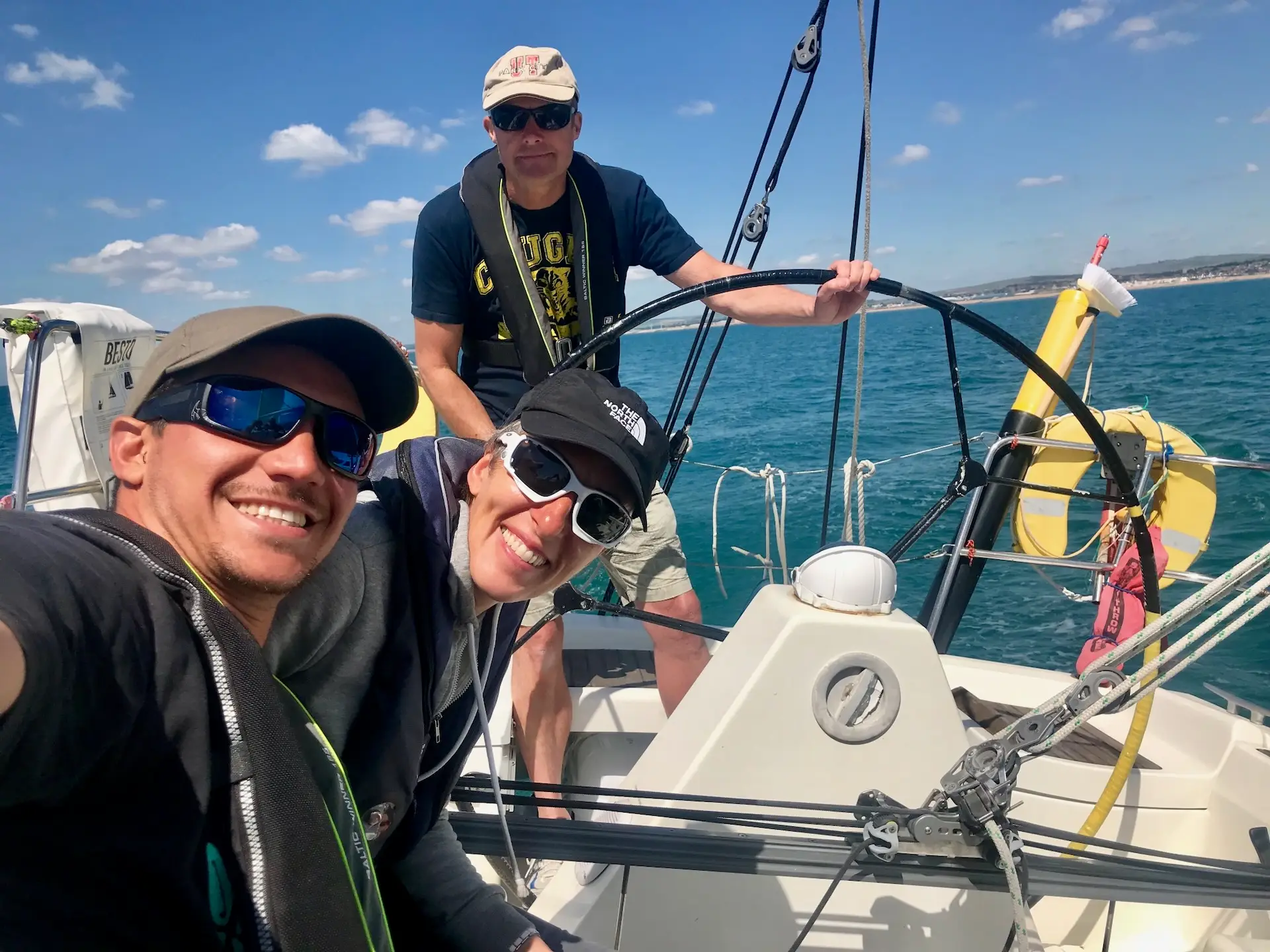 happy_yacht_sailing_crew_brighton_boating_course