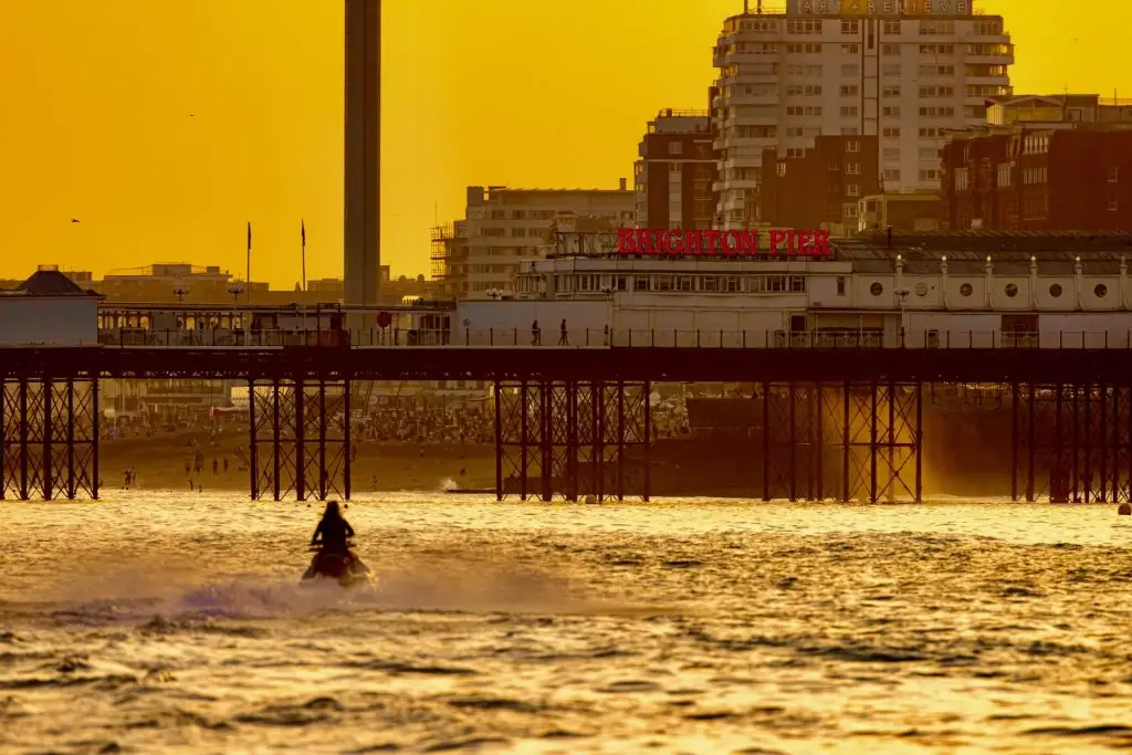 jet-ski_at_sunset_by_brighton-pier